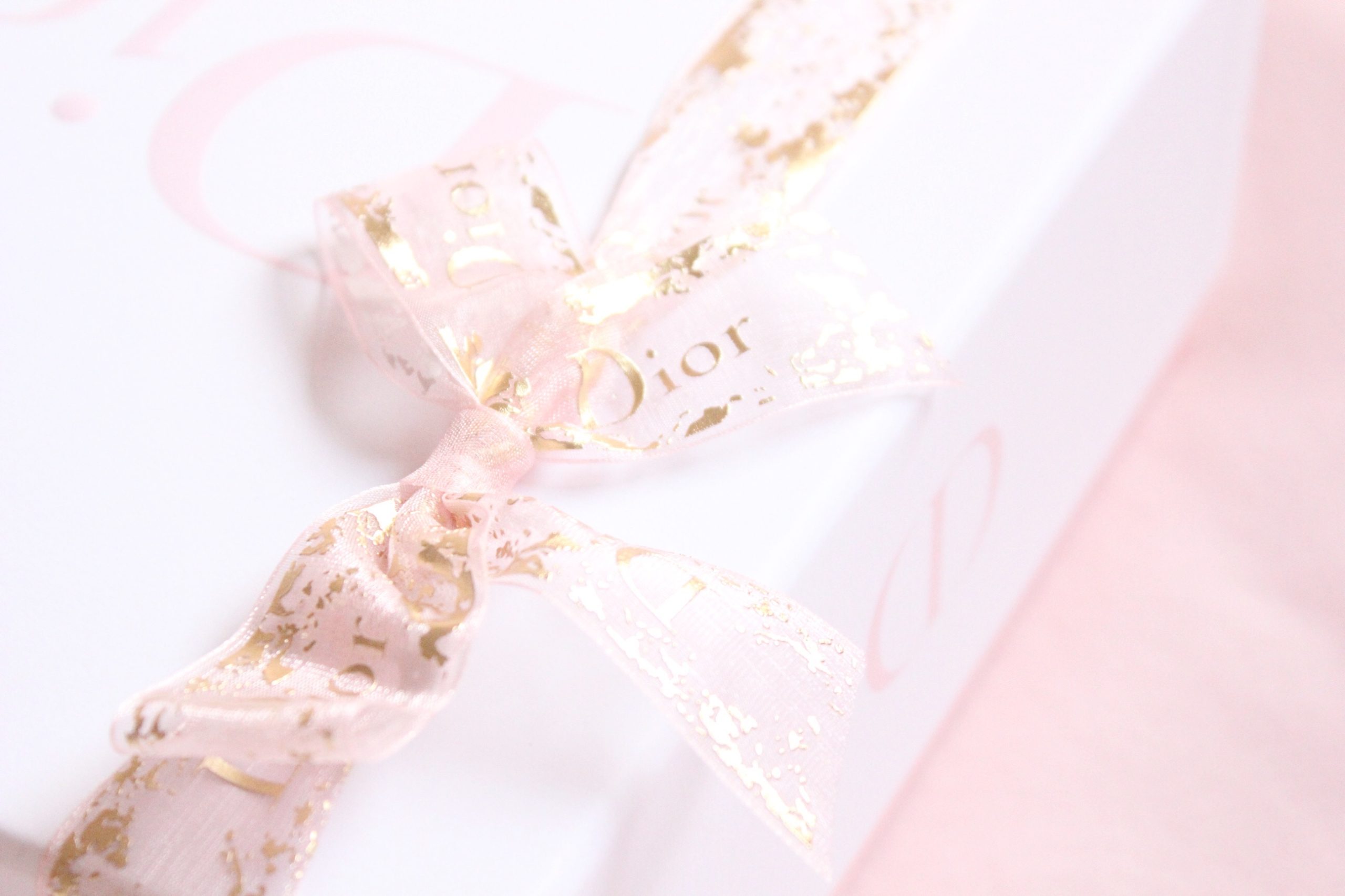 Love the ribbon rose on Dior gift wrap #giftwrapped #giftwrapping #dior